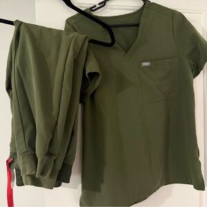 FIGS Dark Olive Catarina Scrub Top and Zamora Jogger Set - EUC